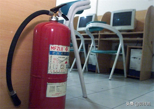 「硬盘深处」蓝极速纵火事件 4个未成年人泄愤报复,造成25人死亡