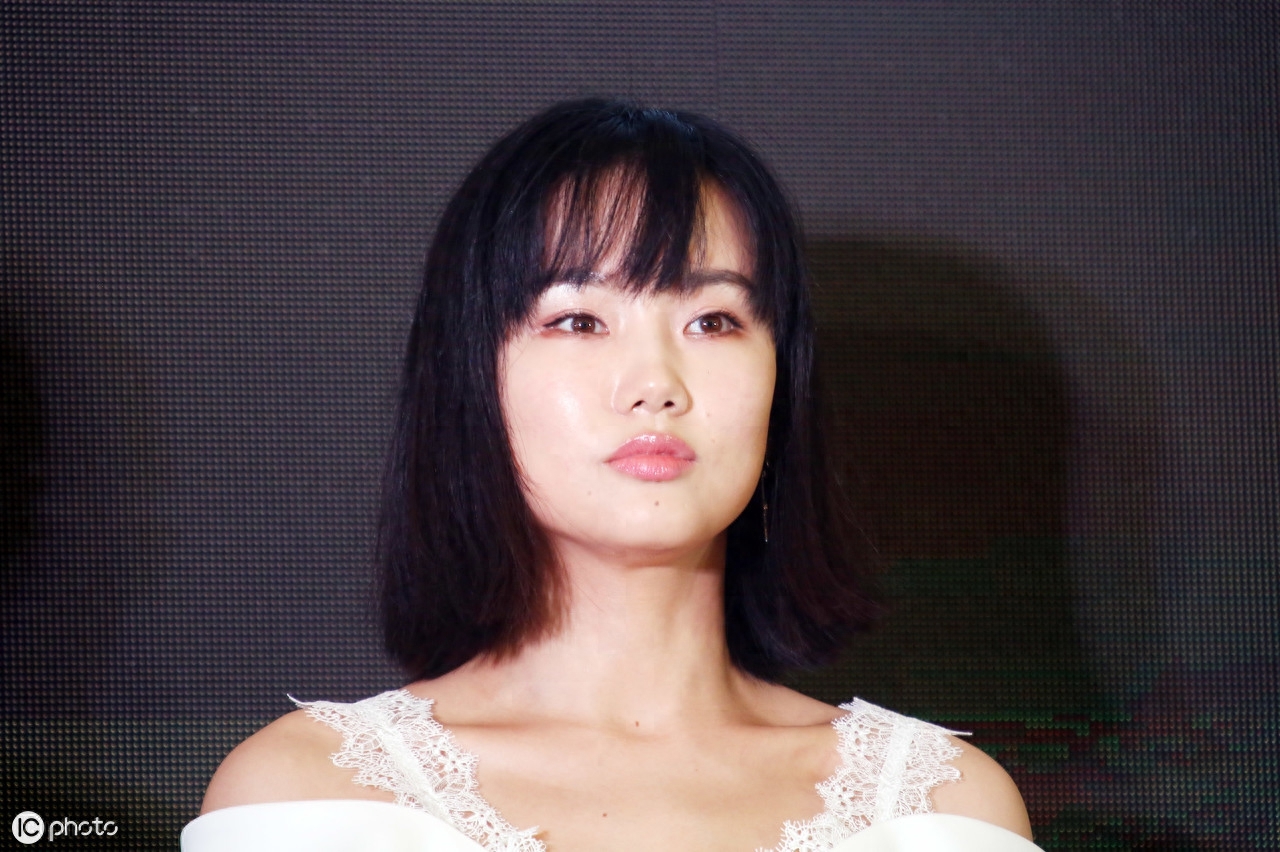黄龄美照，最后一张是她的美腿