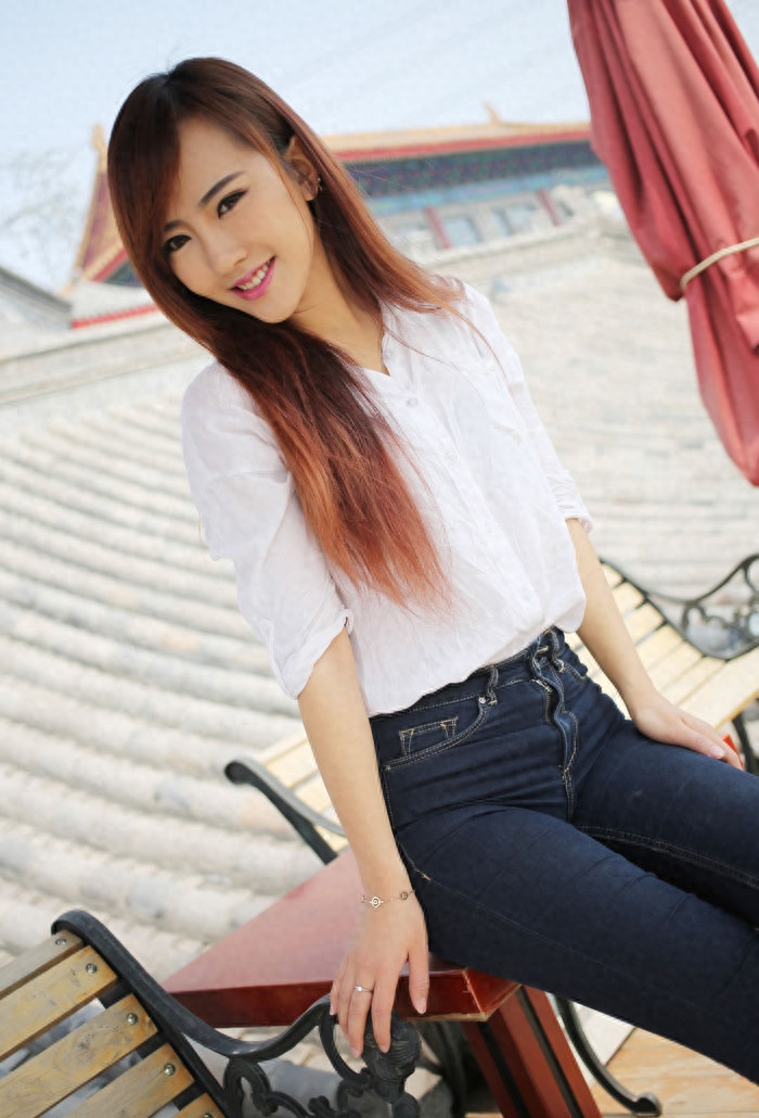 美女赵婉妮诱惑风情万种
