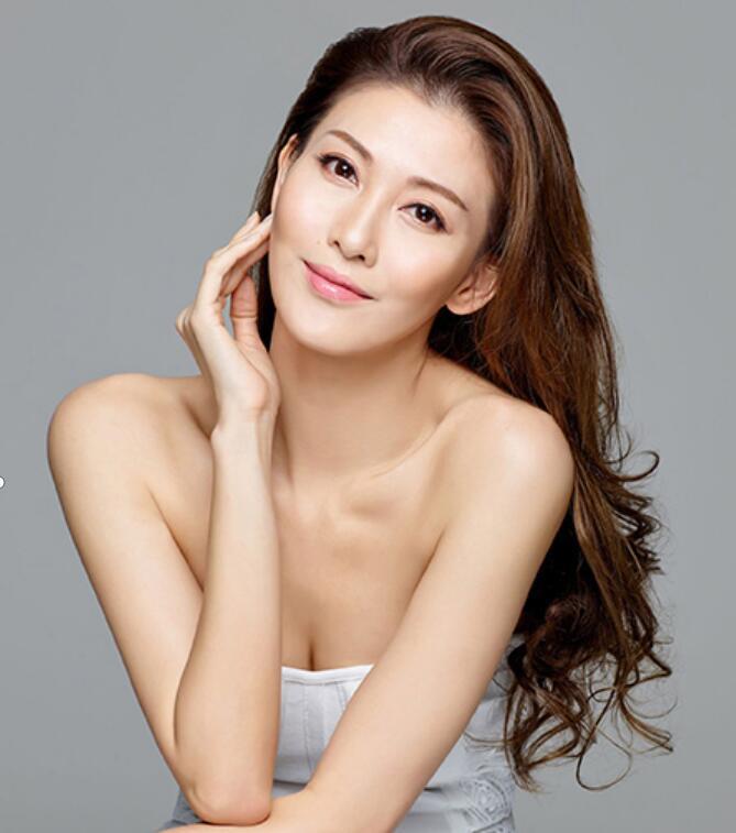 李彩桦和应采儿好像对比图 李彩桦在香港哪卖衣服为生