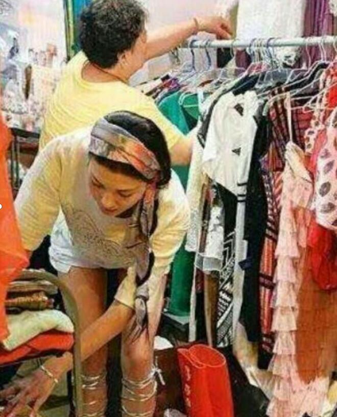 李彩桦和应采儿好像对比图 李彩桦在香港哪卖衣服为生