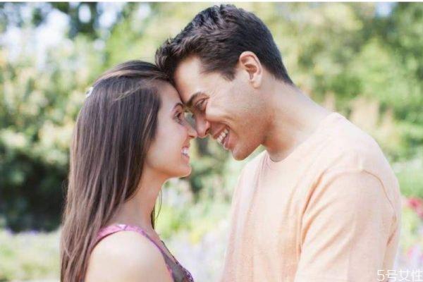 情侣婚前同居好吗 情侣同居的优缺点 情侣婚前同居好吗 情侣同居的优缺点