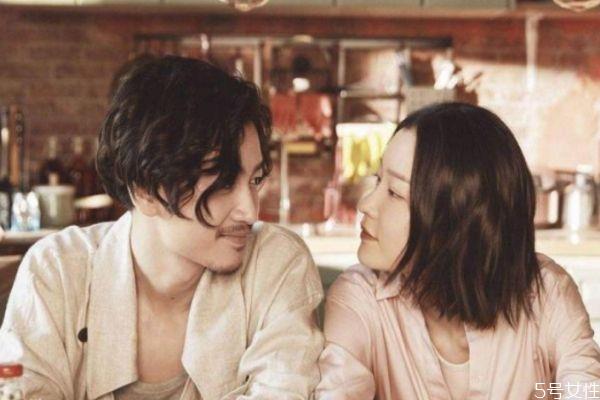 情侣婚前同居好吗 情侣同居的优缺点 情侣婚前同居好吗 情侣同居的优缺点
