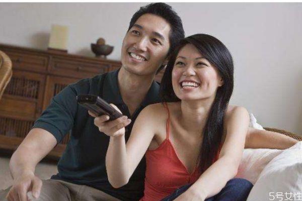 情侣婚前同居好吗 情侣同居的优缺点 情侣婚前同居好吗 情侣同居的优缺点