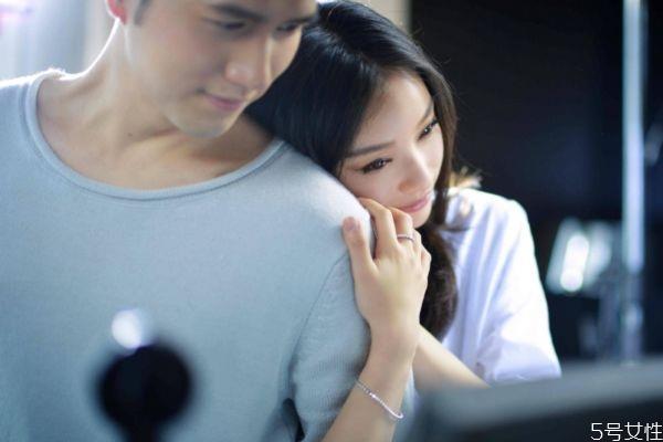 恋爱中女生应该不应该主动呢 主动女生结局怎么样呢 恋爱中女生应该不应该主动呢 主动女生结局怎么样呢