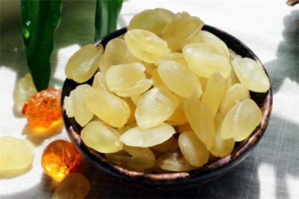 皂角米颜色越来越黄是坏了吗 皂角米发黄了还能吃吗 皂角米颜色越来越黄是坏了吗 皂角米发黄了还能吃吗