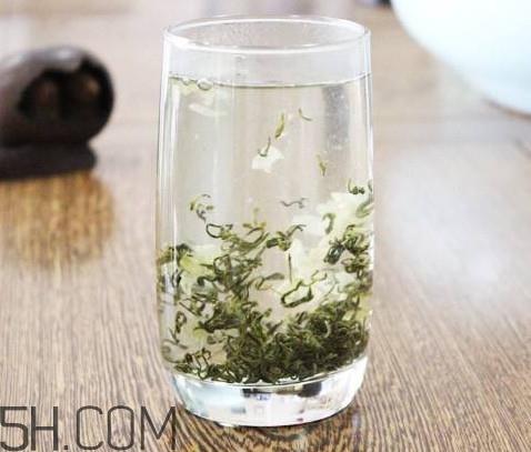 如何选购茉莉花茶?茉莉花茶与绿茶的区别 如何选购茉莉花茶?茉莉花茶与绿茶的区别