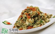 香椿叶炒鸡蛋的做法 香椿叶炒鸡蛋怎么做 香椿叶炒鸡蛋的做法 香椿叶炒鸡蛋怎么做