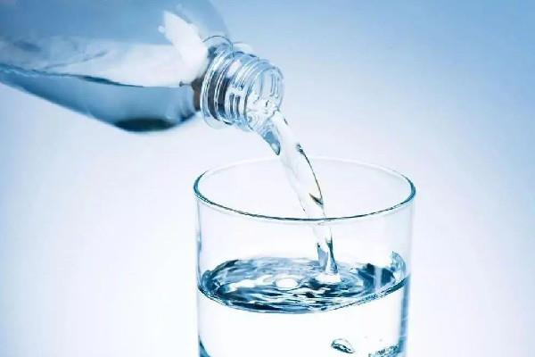 淡盐水有助于排便吗 淡盐水对胃有什么好处