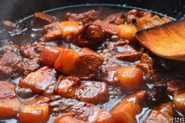 红烧肉需要炖多久 红烧肉炖多久好吃 红烧肉需要炖多久 红烧肉炖多久好吃