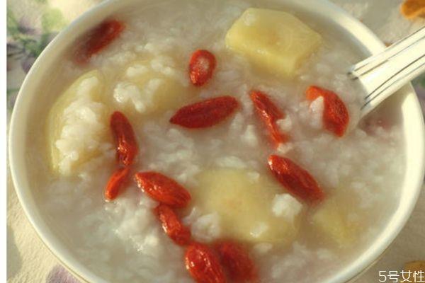 枸杞粥怎么做好吃呢 枸杞粥有什么营养价值呢 枸杞粥怎么做好吃呢 枸杞粥有什么营养价值呢