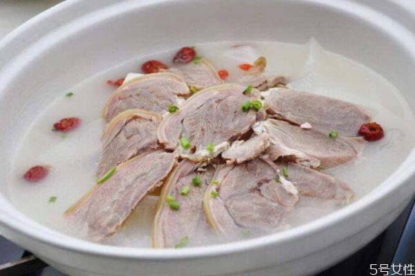 什么是喝羊肉汤最好呢 羊肉汤可以天天喝吗 什么是喝羊肉汤最好呢 羊肉汤可以天天喝吗