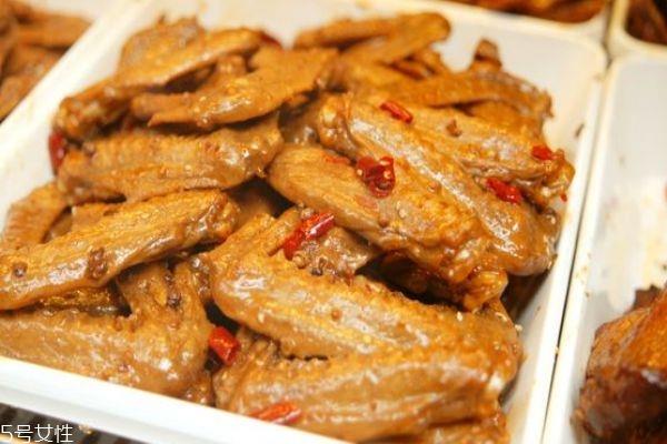 鸭翅有什么营养价值呢 鸭翅怎么做好吃呢 鸭翅有什么营养价值呢 鸭翅怎么做好吃呢