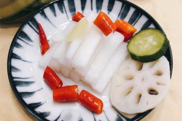 腌萝卜要不要烫一下 腌萝卜要去皮吗 腌萝卜要不要烫一下 腌萝卜要去皮吗