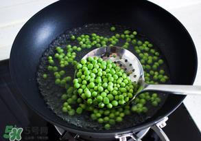 豌豆要焯水吗?豌豆焯水几分钟? 豌豆要焯水吗?豌豆焯水几分钟?