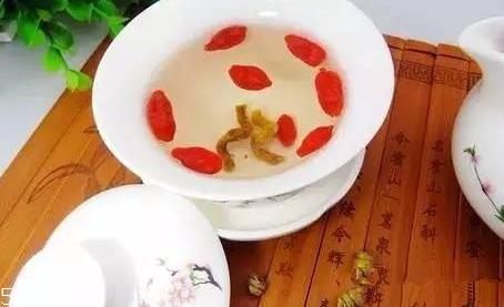 石斛可以和枸杞一起泡水喝吗 可以放心饮用 石斛可以和枸杞一起泡水喝吗 可以放心饮用