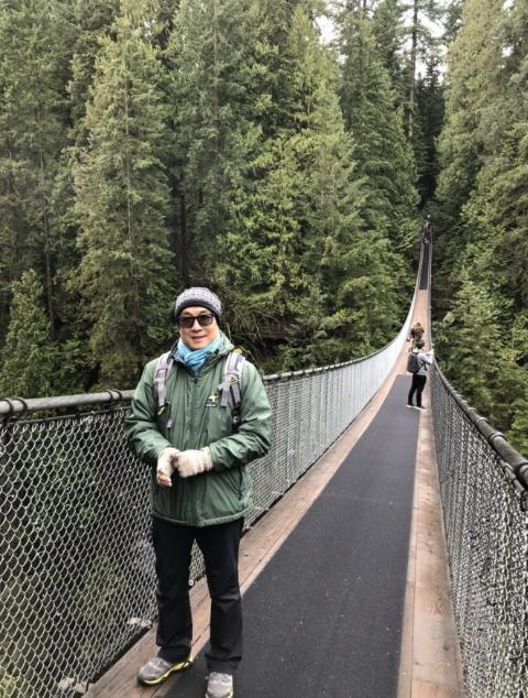 68岁刘松仁娶小20岁空姐妻子,却熬成男人婆,网友:反差太大