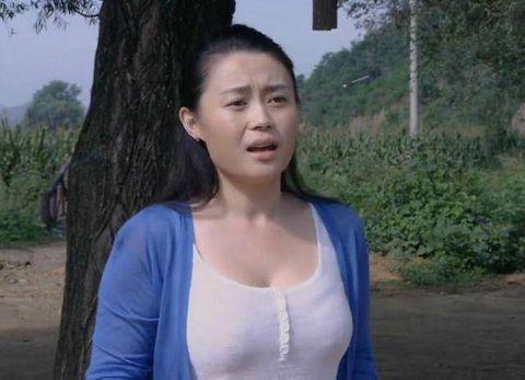 乡村爱情王大拿的娇妻杨晓燕,与赵本山的真实关系,到底是什么?