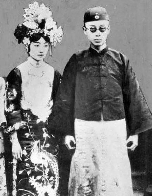 被历史推搡着前行的末代皇帝溥仪与他五任妻子的无性婚姻