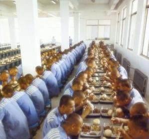 看看监狱里都是吃的什么饭,这到底是去反思还是去享受