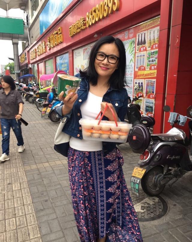 她是《我和僵尸有个约会》的山本未来,46岁仍像少女