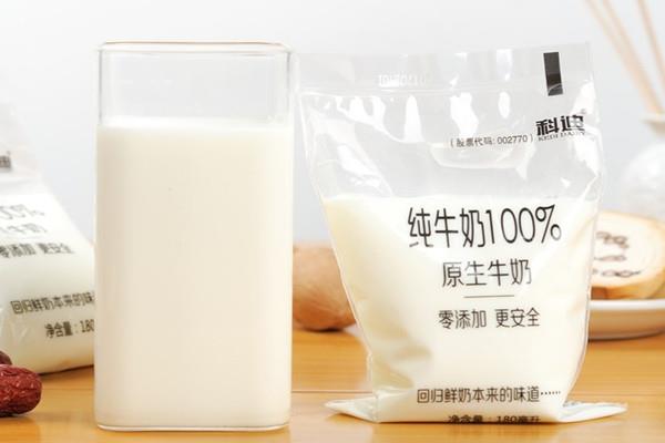 纯牛奶可以空腹喝吗 纯牛奶什么时间点喝好