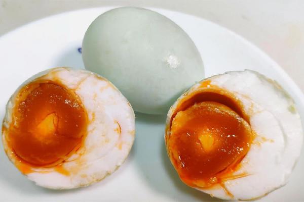 咸鸭蛋需要煮吗 咸鸭蛋最多少分钟最合适 咸鸭蛋需要煮吗 咸鸭蛋最多少分钟最合适