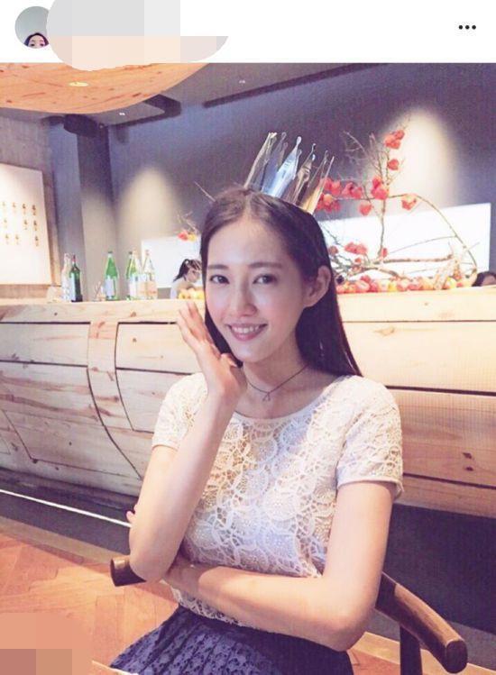 王棠云产后首曝光，网友：比起马蓉，更像白百何！