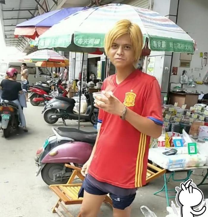 卖货小哥撞脸“罗志祥”走红,相似度100%,本尊却这样回复