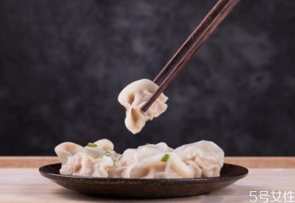 饺子蒸出来皮很硬怎么回事 饺子怎么蒸皮不会硬 饺子蒸出来皮很硬怎么回事 饺子怎么蒸皮不会硬