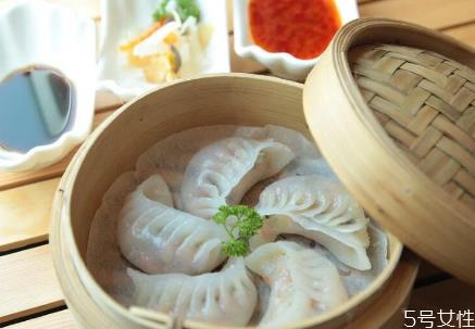 饺子蒸出来皮很硬怎么回事 饺子怎么蒸皮不会硬 饺子蒸出来皮很硬怎么回事 饺子怎么蒸皮不会硬