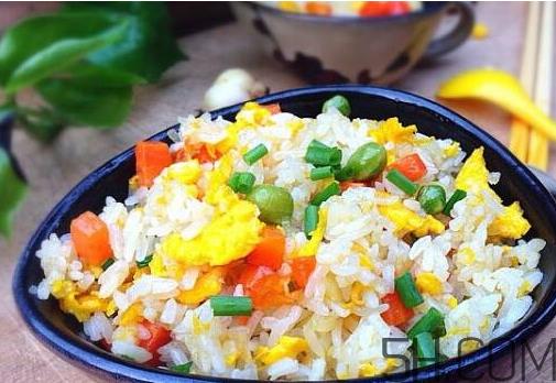 蛋炒饭可以放鸡精吗 蛋炒饭可以加什么 蛋炒饭可以放鸡精吗 蛋炒饭可以加什么