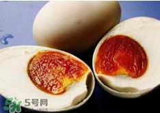 咸鸭蛋放久了还能吃吗?咸鸭蛋放臭了还能吃吗? 咸鸭蛋放久了还能吃吗?咸鸭蛋放臭了还能吃吗?