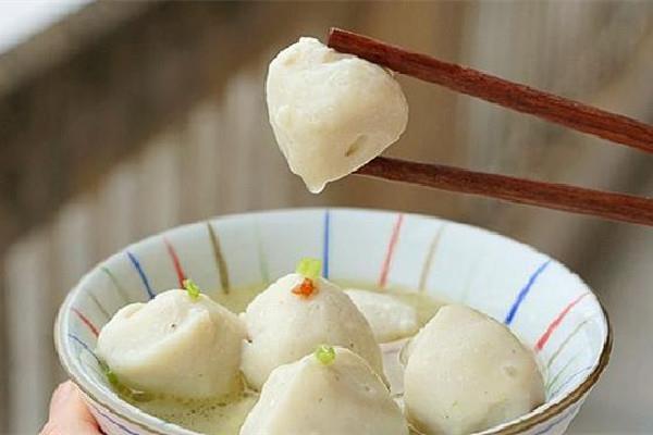 鱼丸要加鸡蛋吗 鱼丸和鱼蛋有什么区别 鱼丸要加鸡蛋吗 鱼丸和鱼蛋有什么区别