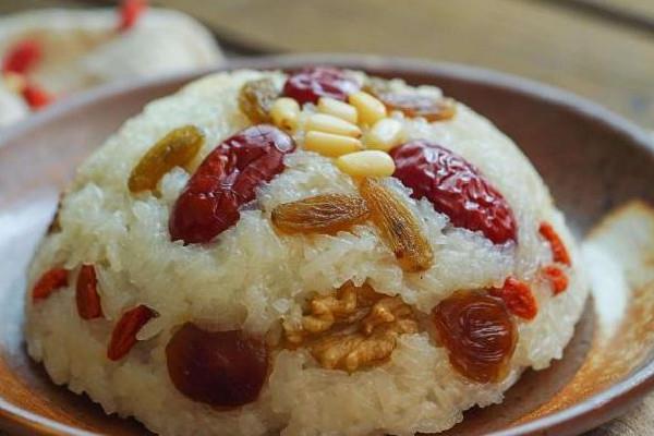 八宝饭要蒸的时候放水吗 八宝饭用高压锅压多久 八宝饭要蒸的时候放水吗 八宝饭用高压锅压多久