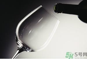 吃芒果可以喝酒吗?喝酒吃芒果会怎么样? 吃芒果可以喝酒吗?喝酒吃芒果会怎么样?