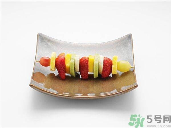 吃芒果可以喝酒吗?喝酒吃芒果会怎么样? 吃芒果可以喝酒吗?喝酒吃芒果会怎么样?