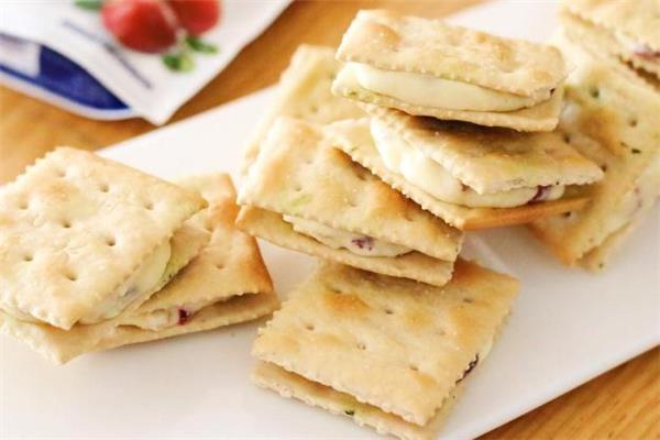苏打饼干是碱性的吗 苏打饼干对胃好吗 苏打饼干是碱性的吗 苏打饼干对胃好吗