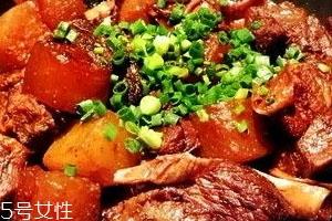 红烧排骨可以放啤酒吗 放啤酒去腥 红烧排骨可以放啤酒吗 放啤酒去腥