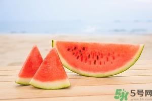 西瓜打针是真的吗?西瓜打药了是什么样子? 西瓜打针是真的吗?西瓜打药了是什么样子?