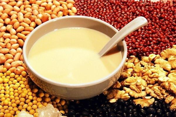 豆浆可以天天喝吗 豆浆每天喝多少最好 豆浆可以天天喝吗 豆浆每天喝多少最好