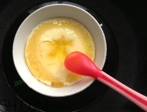 蒸鸡蛋为什么发黑 蒸鸡蛋羹发黑是怎么回事 蒸鸡蛋为什么发黑 蒸鸡蛋羹发黑是怎么回事