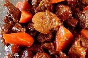 红烧羊肉可以放洋葱吗 洋葱去羊肉的膻味 红烧羊肉可以放洋葱吗 洋葱去羊肉的膻味