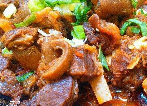 红烧羊肉可以放洋葱吗 洋葱去羊肉的膻味 红烧羊肉可以放洋葱吗 洋葱去羊肉的膻味