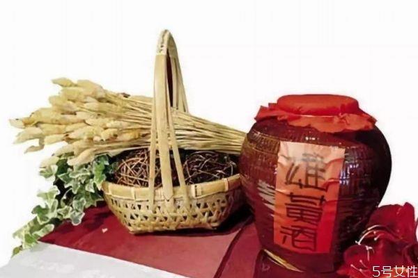 什么是雄黄酒 喝雄黄酒有什么功效 什么是雄黄酒 喝雄黄酒有什么功效