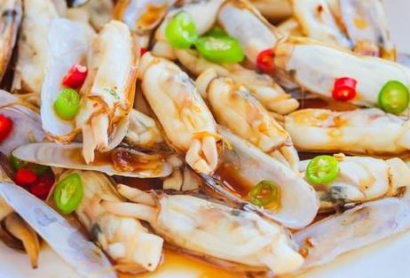 蛏子能和啤酒一起吃吗?喝啤酒能吃蛏子吗 蛏子能和啤酒一起吃吗?喝啤酒能吃蛏子吗