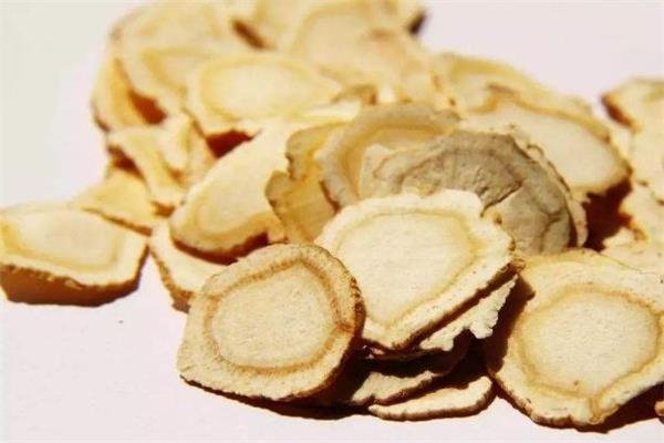 西洋参每天吃多少克合适 西洋参可以多吃吗 西洋参每天吃多少克合适 西洋参可以多吃吗