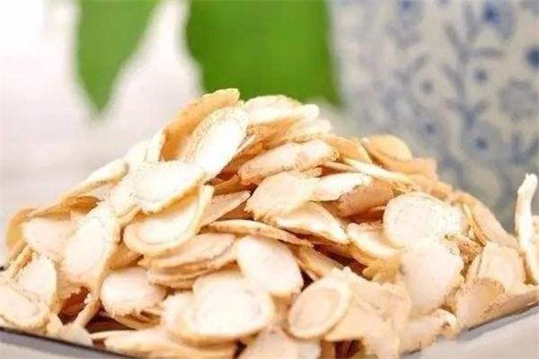 西洋参每天吃多少克合适 西洋参可以多吃吗 西洋参每天吃多少克合适 西洋参可以多吃吗