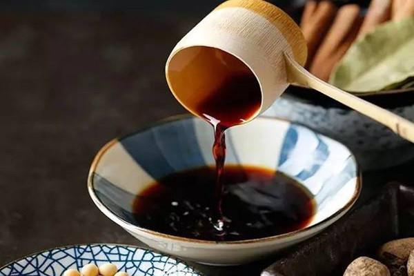 酱油能多吃吗 酱油吃多了有什么危害 酱油能多吃吗 酱油吃多了有什么危害
