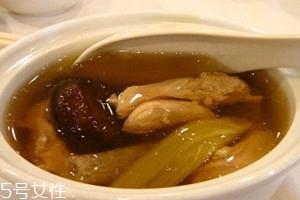 天麻炖鸡用多少天麻 一个人的用量十到十五克 天麻炖鸡用多少天麻 一个人的用量十到十五克